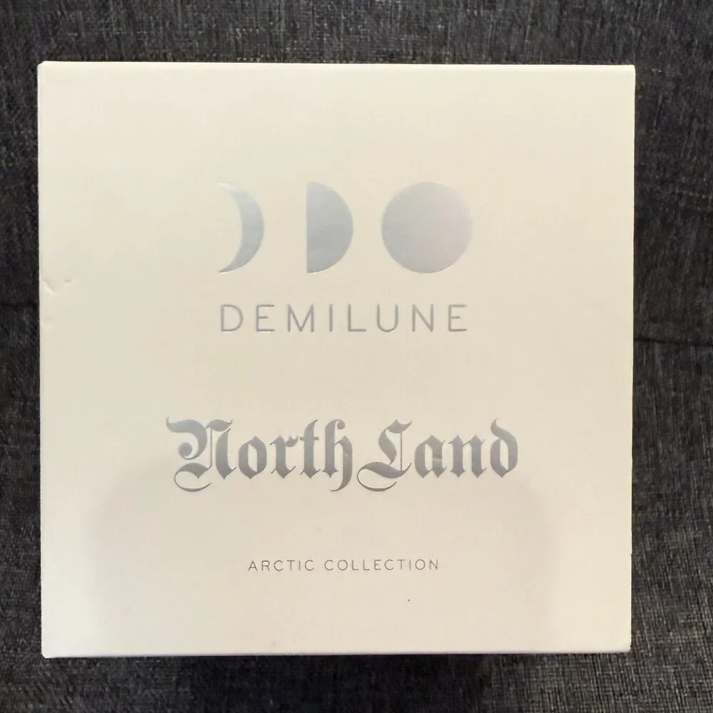 Demilune North Land Artic Collection Three Wick Candle New In Box, 65 hr, 9.5 oz